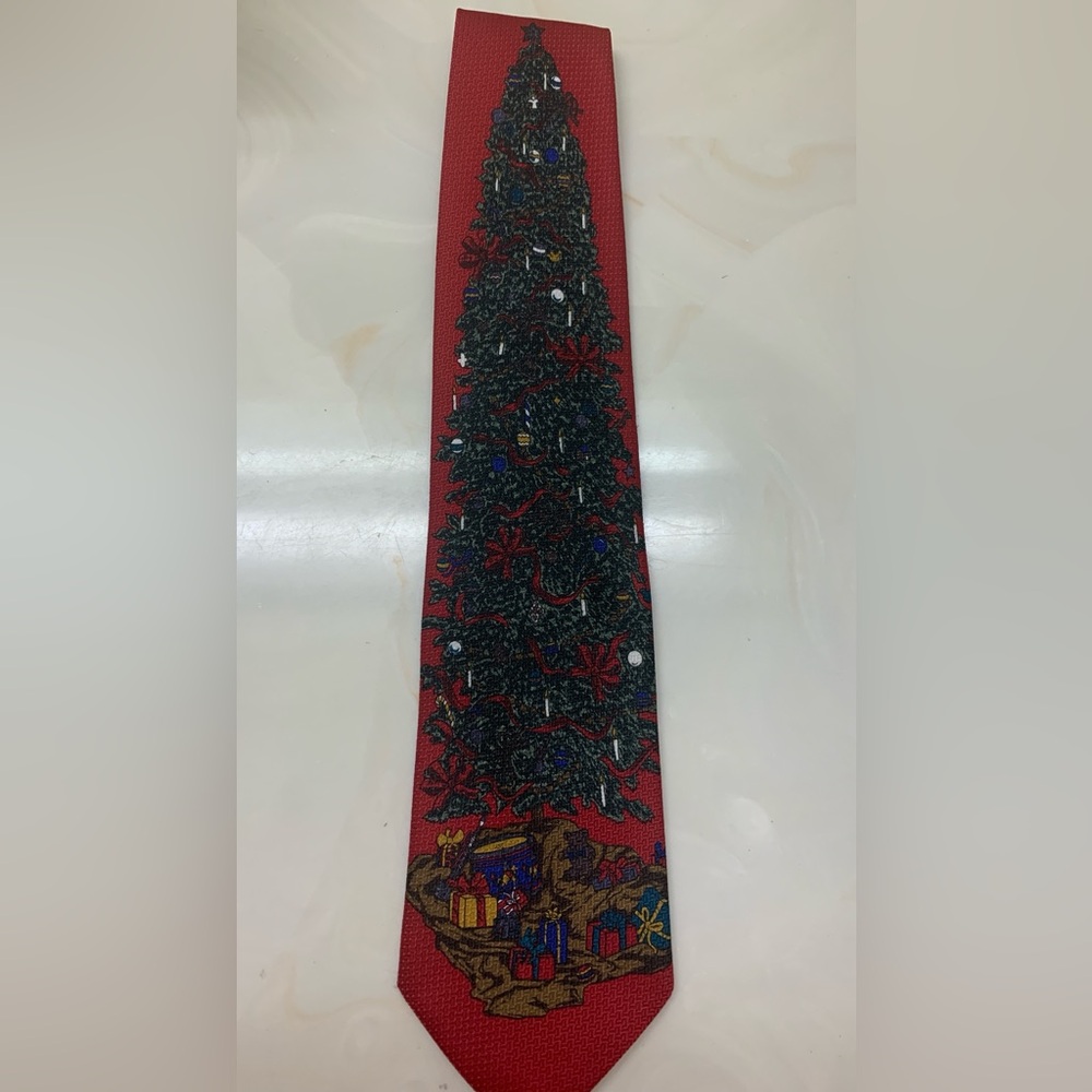 Festive Christmas Tree Tie